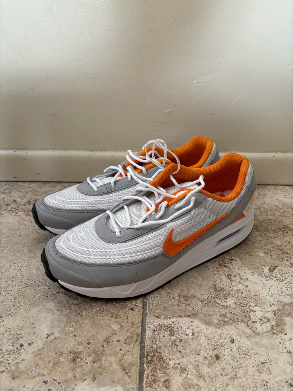 Mens Size 10.5 Nike Air Max Verse College x Tennessee Vols Shoes IB3221-100